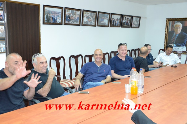 הנהלת פארק קיסרה בביקור אצל קופטאן חלבי