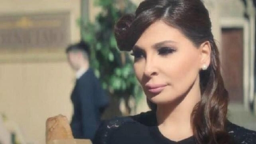 إليسا تكشف عن صور من كواليس فيديو كليب يا مرايتي