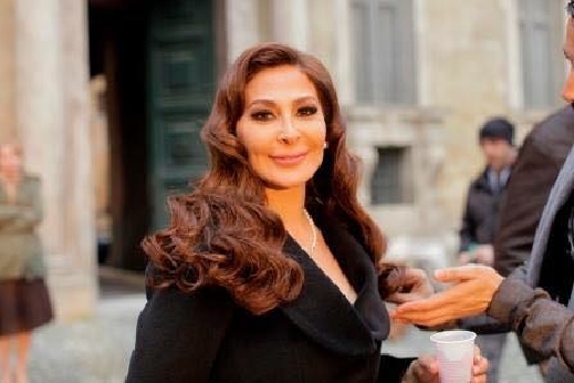 إليسا تكشف عن صور من كواليس فيديو كليب يا مرايتي
