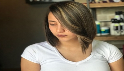 الشابه نور سبيتي ابنة قرية جث الجليليه تتبرع بشعرها لجمعية أشواق الربيع لمرضى السرطان