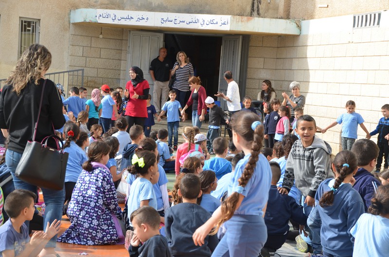 جمعيّة حماية الطّبيعة في يوم قمّة ضمن مشروع التّربية البيئيّة في مدرسة الرّامة الابتدائيّة والمدرسة تختتم فعاليّات الزّيت والزّيتون في إطار اليوم