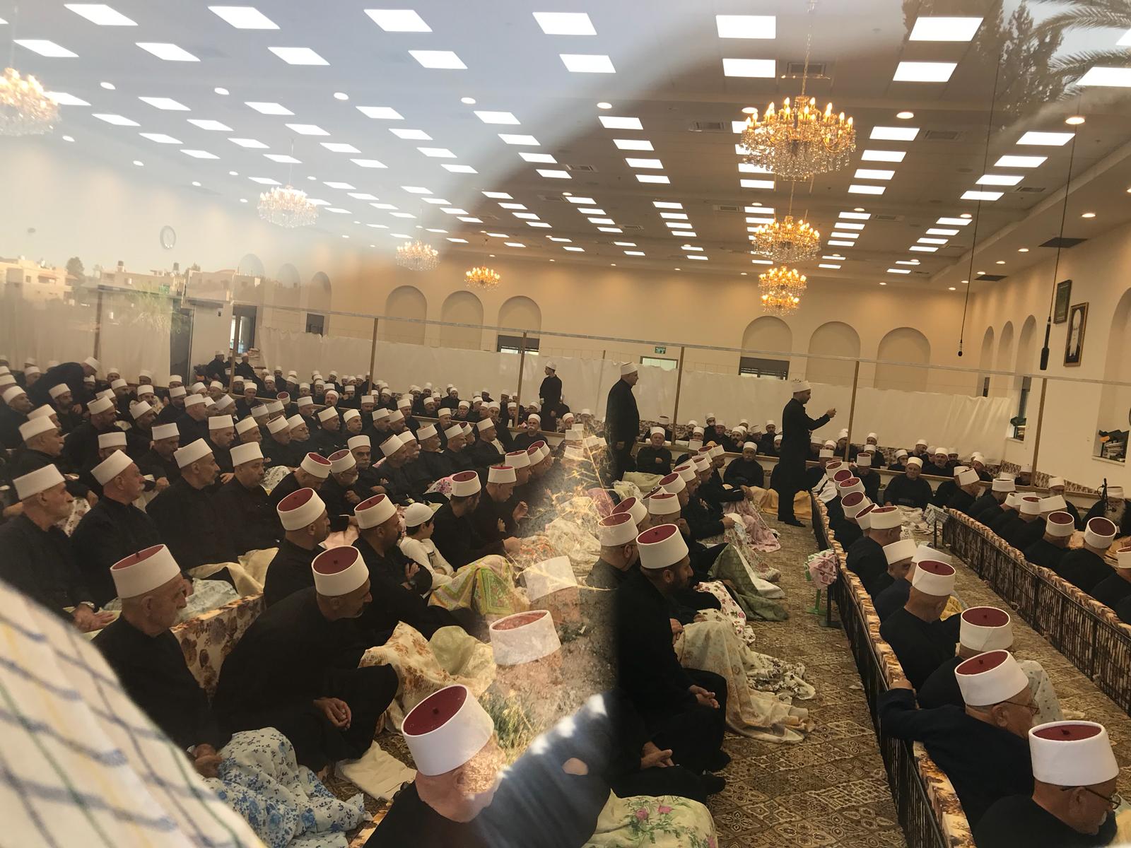 مئات المشايخ من أبناء الطائفة الدرزية في المراسيم الدينية لمناسبة مرور ربع قرن على وفاة سيد الجزيرة