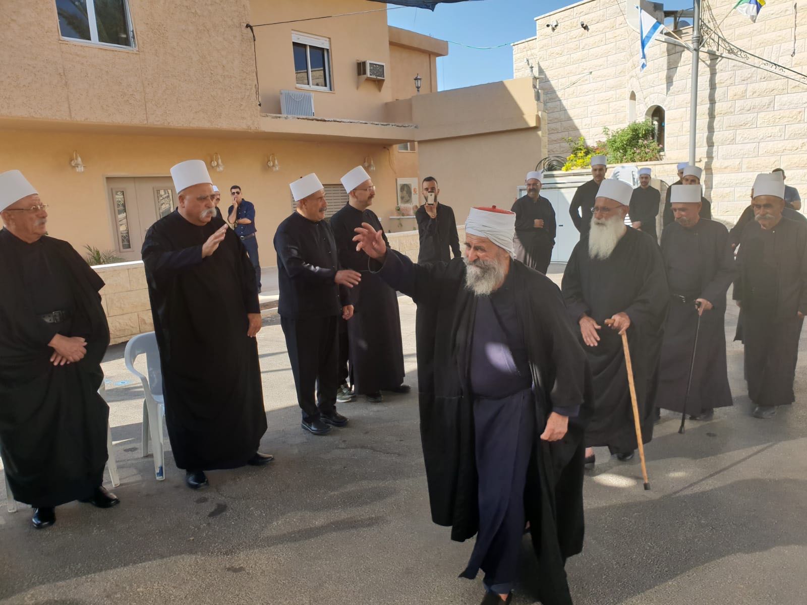 مئات المشايخ من أبناء الطائفة الدرزية في المراسيم الدينية لمناسبة مرور ربع قرن على وفاة سيد الجزيرة