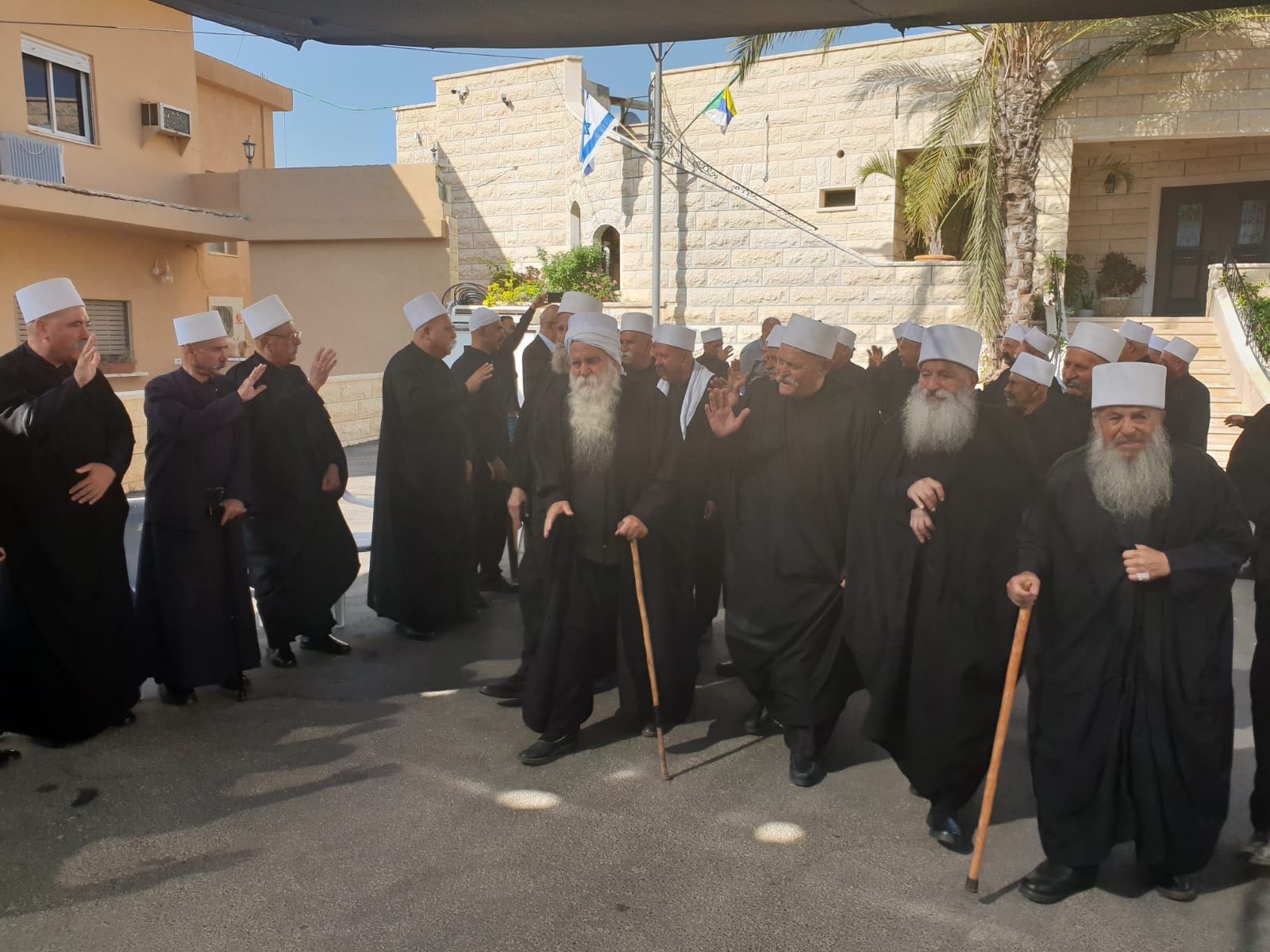مئات المشايخ من أبناء الطائفة الدرزية في المراسيم الدينية لمناسبة مرور ربع قرن على وفاة سيد الجزيرة