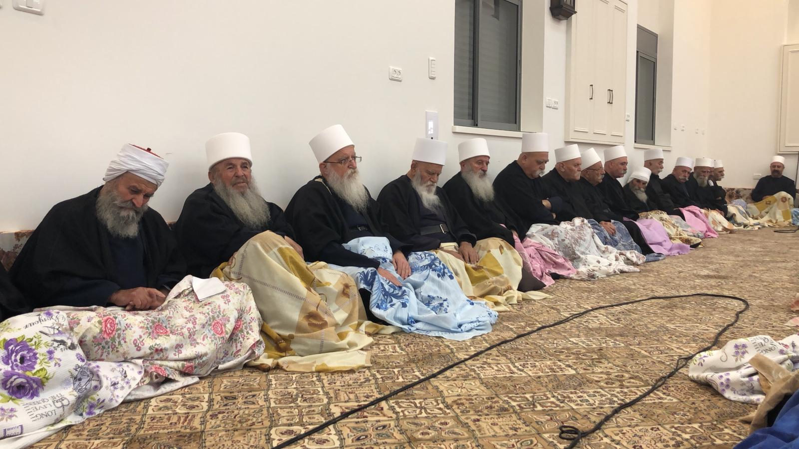 مئات المشايخ من أبناء الطائفة الدرزية في المراسيم الدينية لمناسبة مرور ربع قرن على وفاة سيد الجزيرة