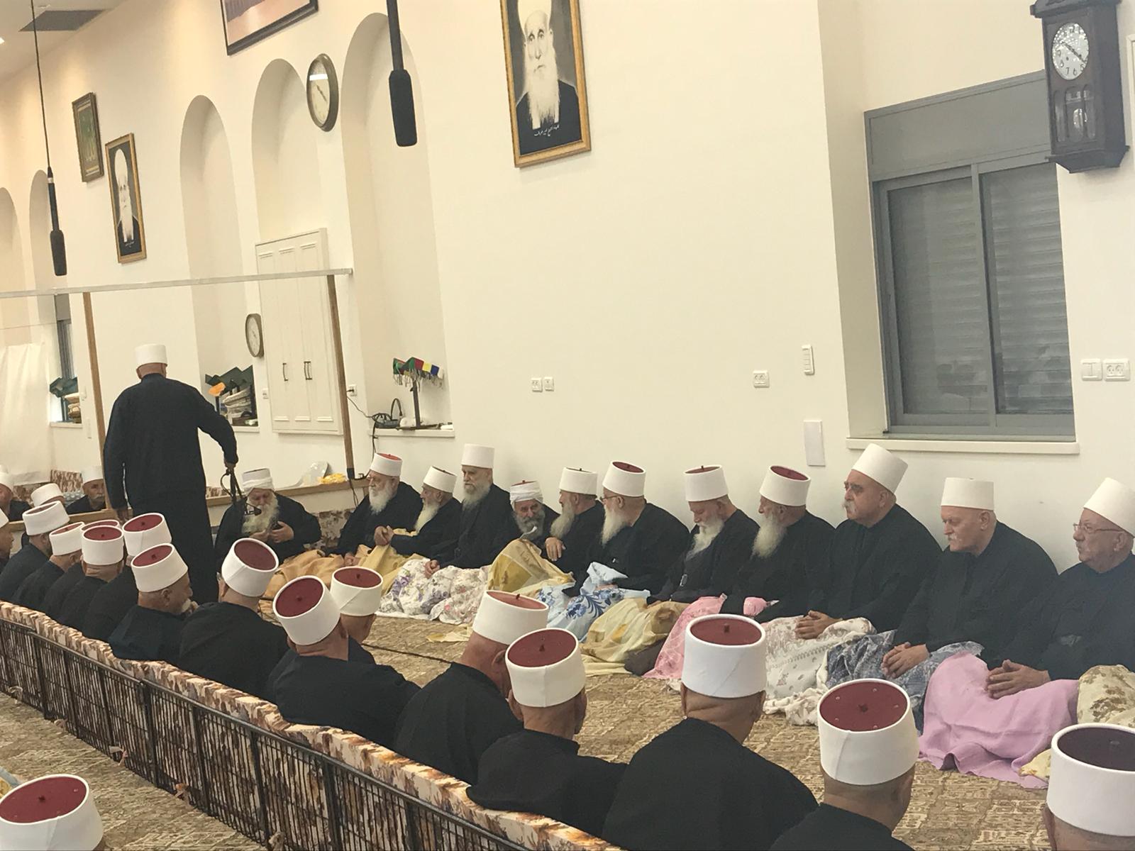 مئات المشايخ من أبناء الطائفة الدرزية في المراسيم الدينية لمناسبة مرور ربع قرن على وفاة سيد الجزيرة