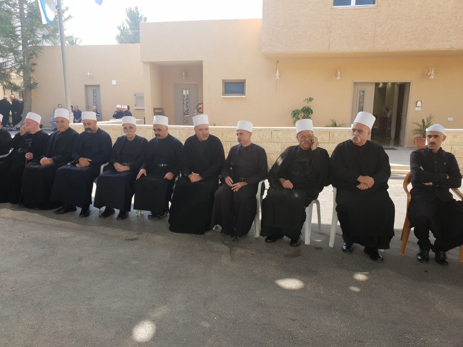 مئات المشايخ من أبناء الطائفة الدرزية في المراسيم الدينية لمناسبة مرور ربع قرن على وفاة سيد الجزيرة