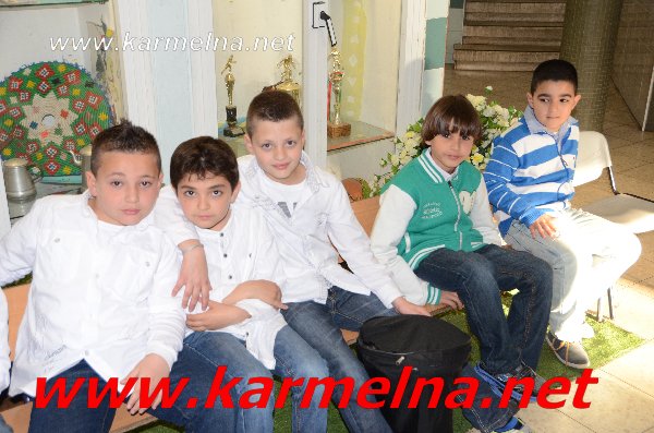 الثالث في المدرسة الحديثة يحتفل بعيد الام