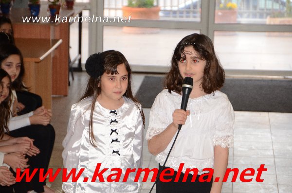 الثالث في المدرسة الحديثة يحتفل بعيد الام