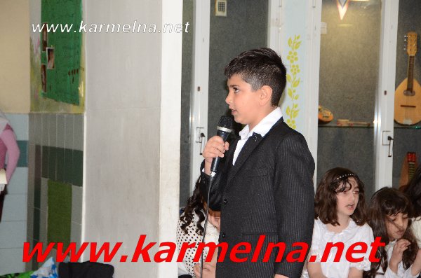 الثالث في المدرسة الحديثة يحتفل بعيد الام