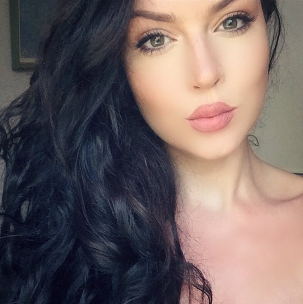 صور جديدة ل روزي صوفي أجمل إمرأة مسلمة بريطانية! 