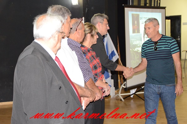 توزيع كتاب شهداء المغار