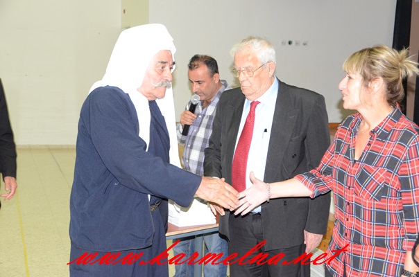 توزيع كتاب شهداء المغار