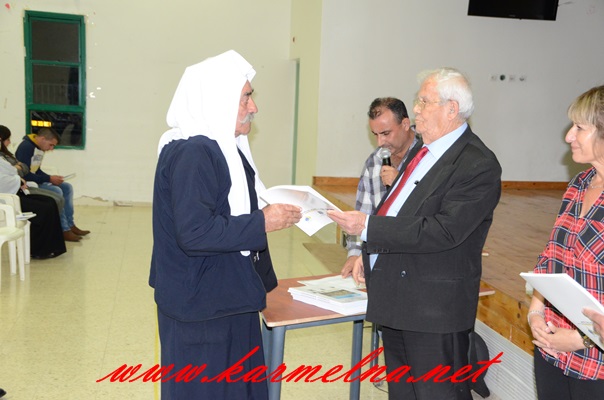 توزيع كتاب شهداء المغار